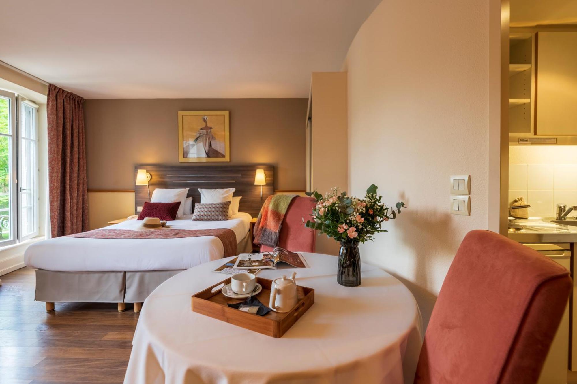 Hotel Cerise - Les Sources 룩세일레벵즈 외부 사진